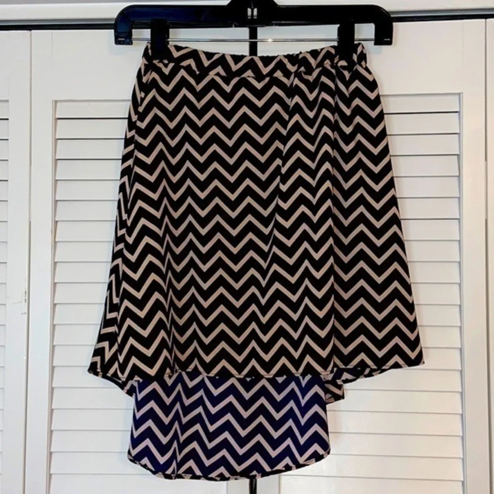 💥 NOBLE U HIGH LOW SKIRT SIZE SMALL NAVY TAN PRINT